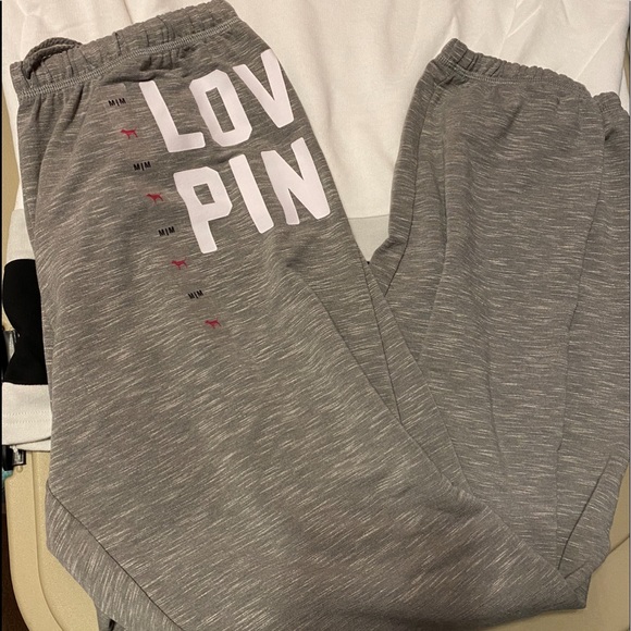 VS PINK CLASSIC JOGGERS VARSITY PULLOVER SET - Picture 7 of 15